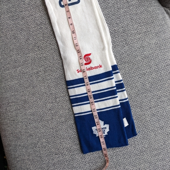 Toronto Maple Leafs Scotiabank Scarf - Picture 7 of 7
